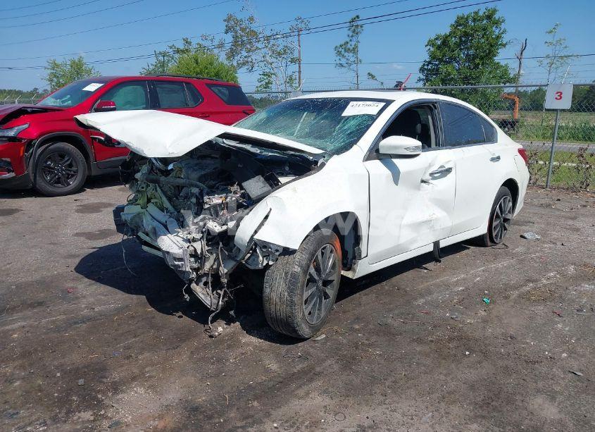 Photo 2 of 2018 Nissan Altima 2.5 SV (VIN 1N4AL3AP1JC146521)