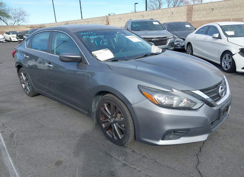 2018 Nissan Altima 2.5 SR (VIN 1N4AL3AP1JC156952) main photo