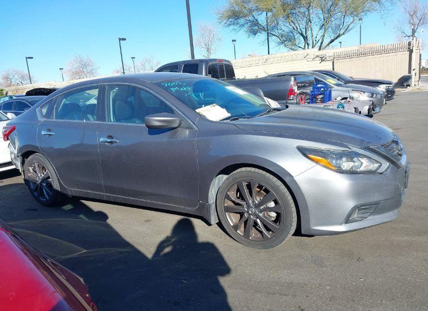 Photo 13 of 2018 Nissan Altima 2.5 SR (VIN 1N4AL3AP1JC156952)