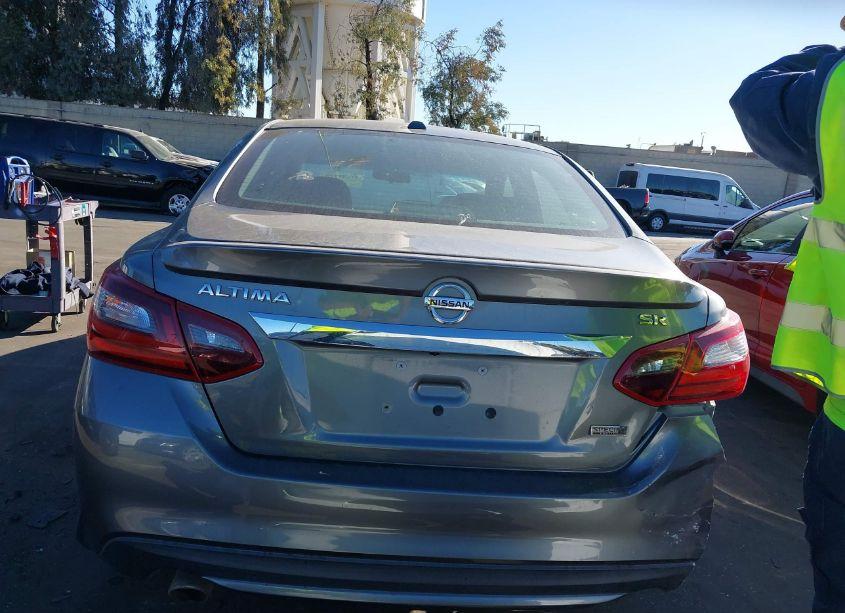 Photo 16 of 2018 Nissan Altima 2.5 SR (VIN 1N4AL3AP1JC156952)