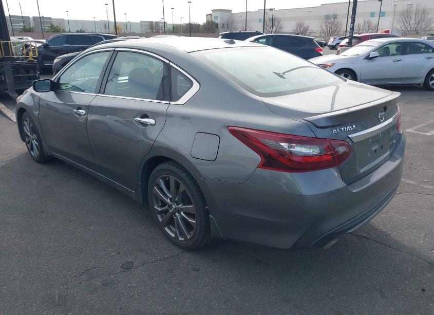 Photo 3 of 2018 Nissan Altima 2.5 SR (VIN 1N4AL3AP1JC156952)