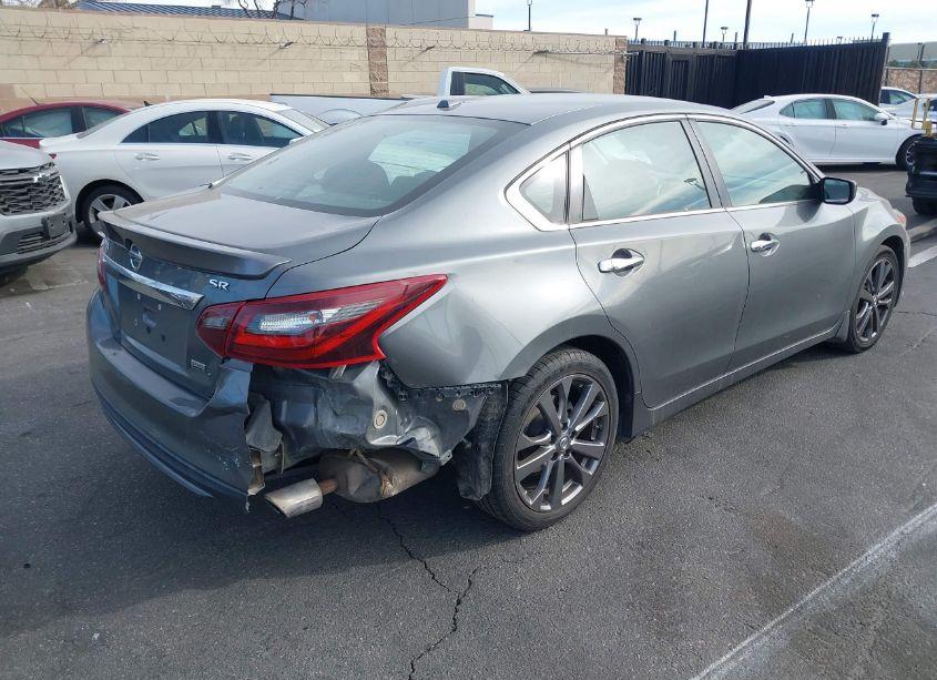 Photo 4 of 2018 Nissan Altima 2.5 SR (VIN 1N4AL3AP1JC156952)