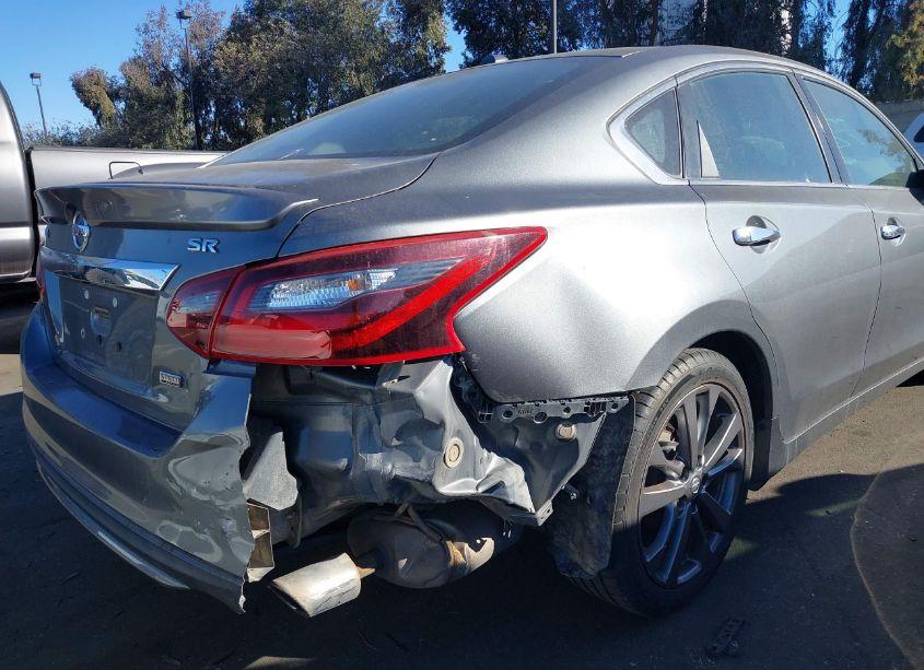 Photo 6 of 2018 Nissan Altima 2.5 SR (VIN 1N4AL3AP1JC156952)