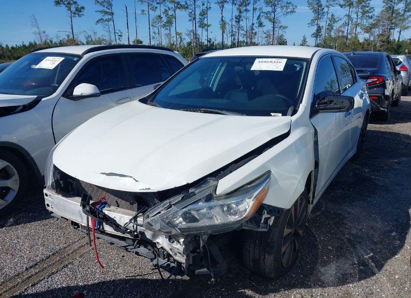 Photo 2 of 2018 Nissan Altima 2.5 SV (VIN 1N4AL3AP1JC197940)