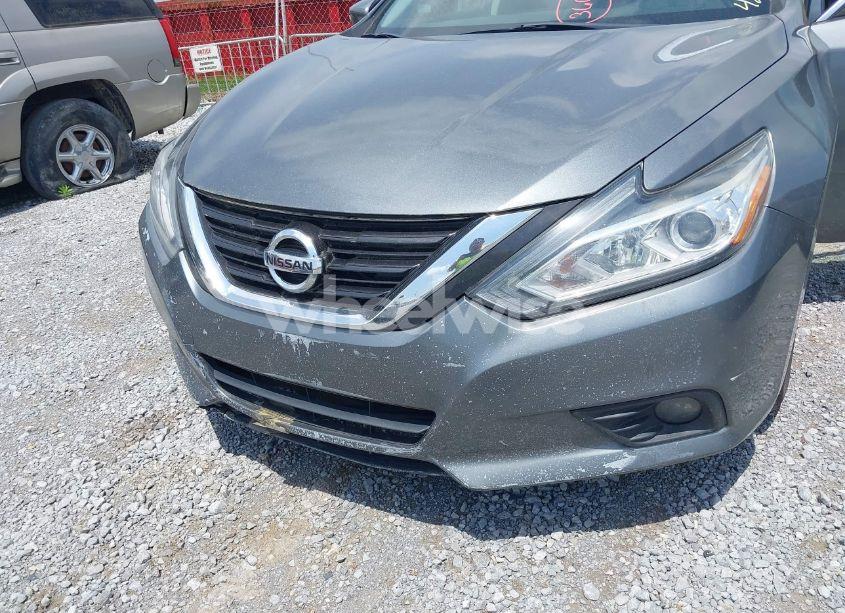 Photo 6 of 2018 Nissan Altima 2.5 SL (VIN 1N4AL3AP1JC202957)