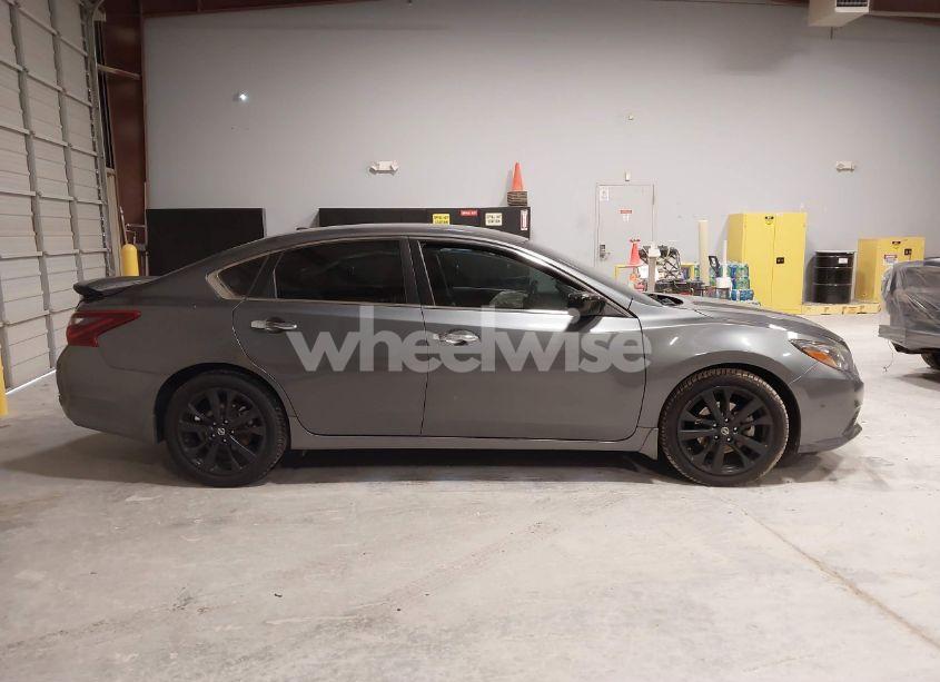 Photo 13 of 2018 Nissan Altima 2.5 SR (VIN 1N4AL3AP1JC203798)