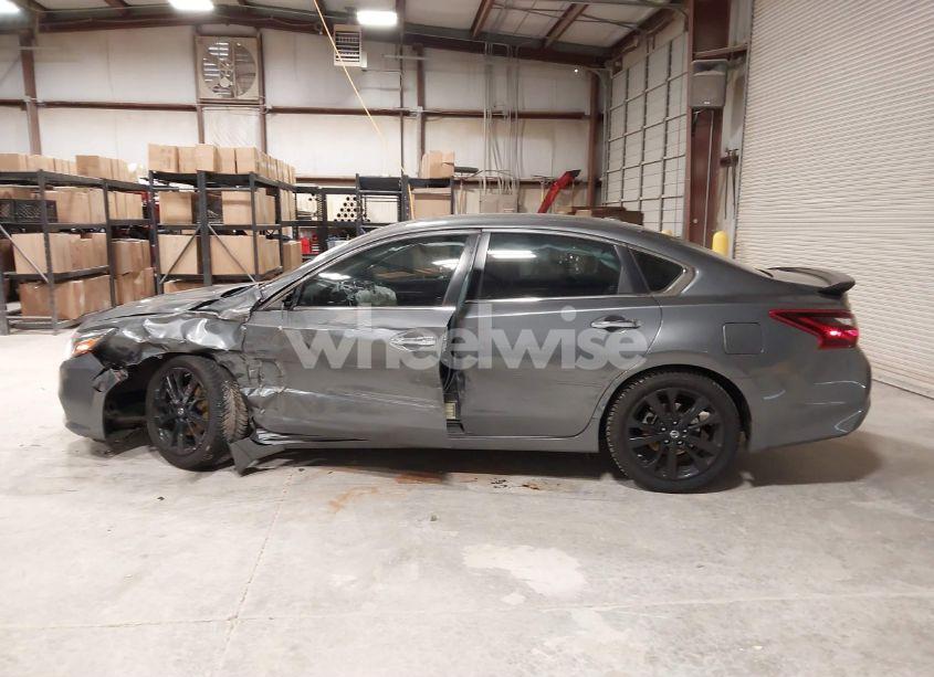 Photo 14 of 2018 Nissan Altima 2.5 SR (VIN 1N4AL3AP1JC203798)
