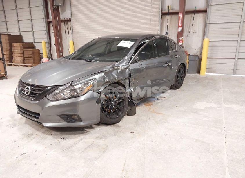 Photo 2 of 2018 Nissan Altima 2.5 SR (VIN 1N4AL3AP1JC203798)