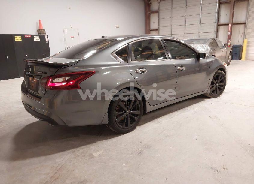 Photo 4 of 2018 Nissan Altima 2.5 SR (VIN 1N4AL3AP1JC203798)