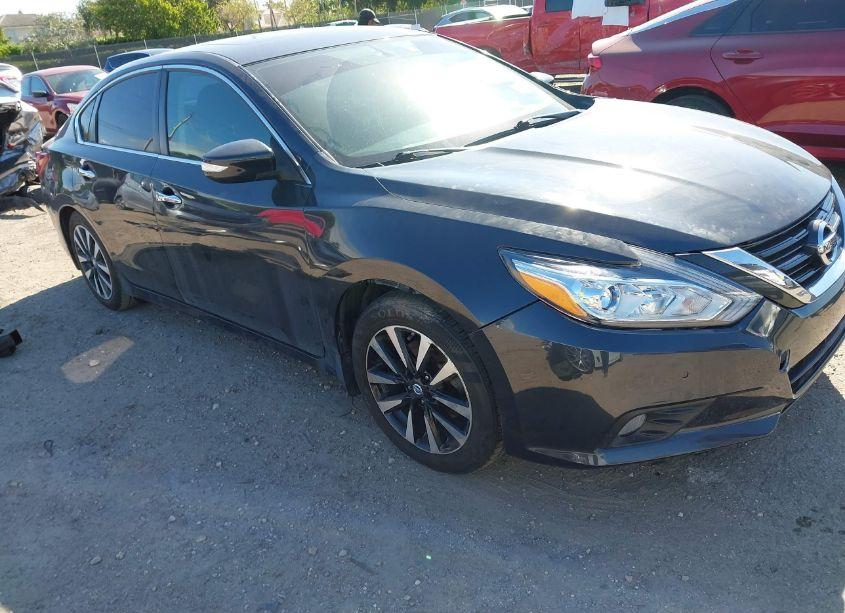 2018 Nissan Altima 2.5 SV (VIN 1N4AL3AP1JC227356) main photo