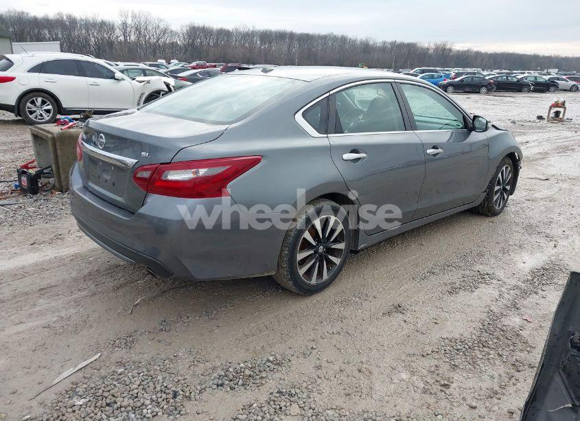 Photo 4 of 2018 Nissan Altima 2.5 SL (VIN 1N4AL3AP1JC245971)