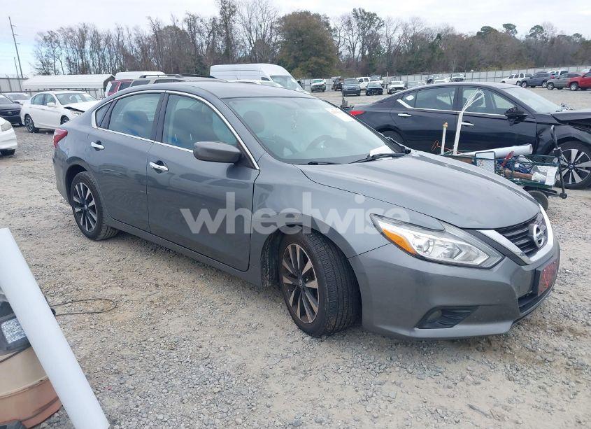 2018 Nissan Altima 2.5 SV (VIN 1N4AL3AP1JC251589) main photo