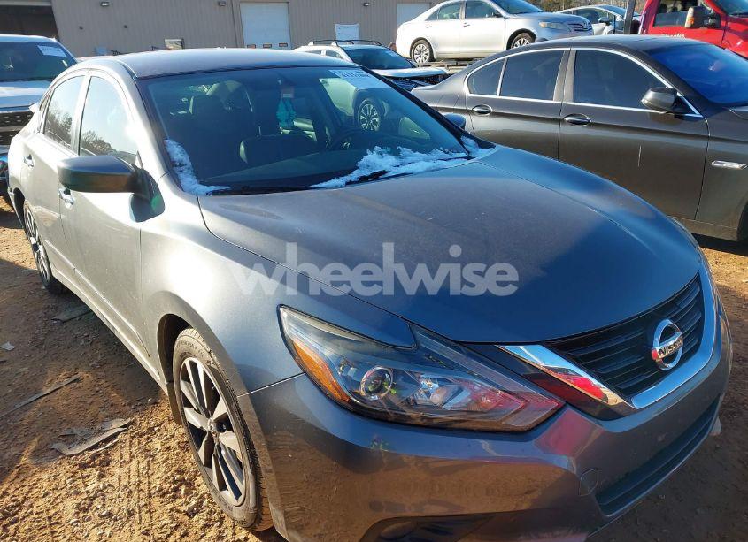 2018 Nissan Altima 2.5 SR (VIN 1N4AL3AP1JC270966) main photo