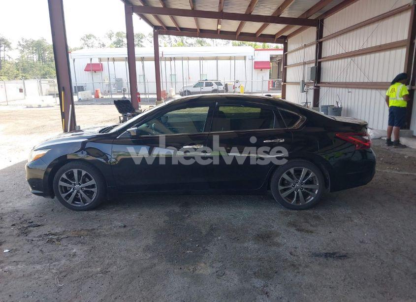Photo 14 of 2018 Nissan Altima 2.5 SR (VIN 1N4AL3AP1JC277304)