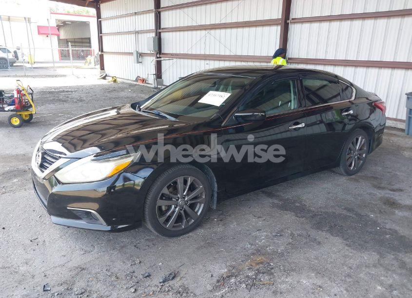 Photo 2 of 2018 Nissan Altima 2.5 SR (VIN 1N4AL3AP1JC277304)