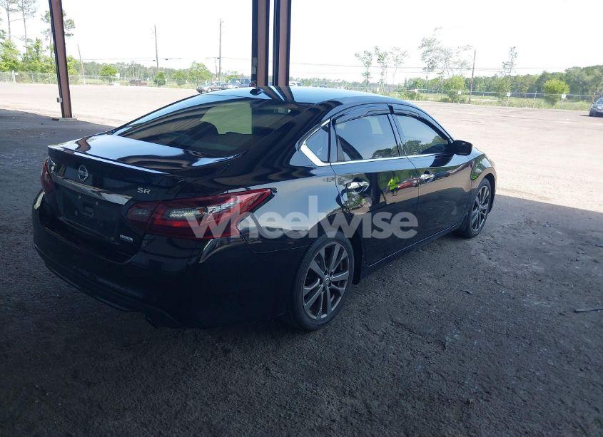 Photo 4 of 2018 Nissan Altima 2.5 SR (VIN 1N4AL3AP1JC277304)