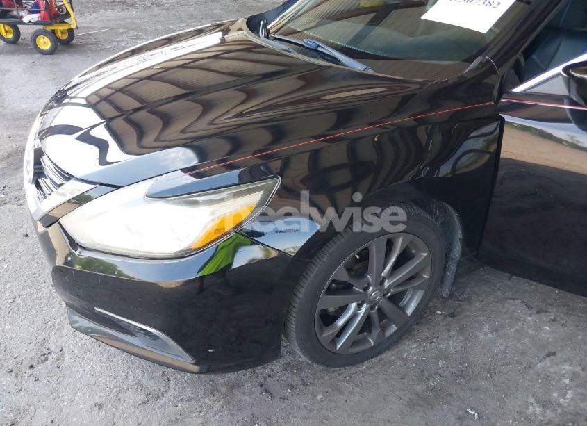 Photo 6 of 2018 Nissan Altima 2.5 SR (VIN 1N4AL3AP1JC277304)