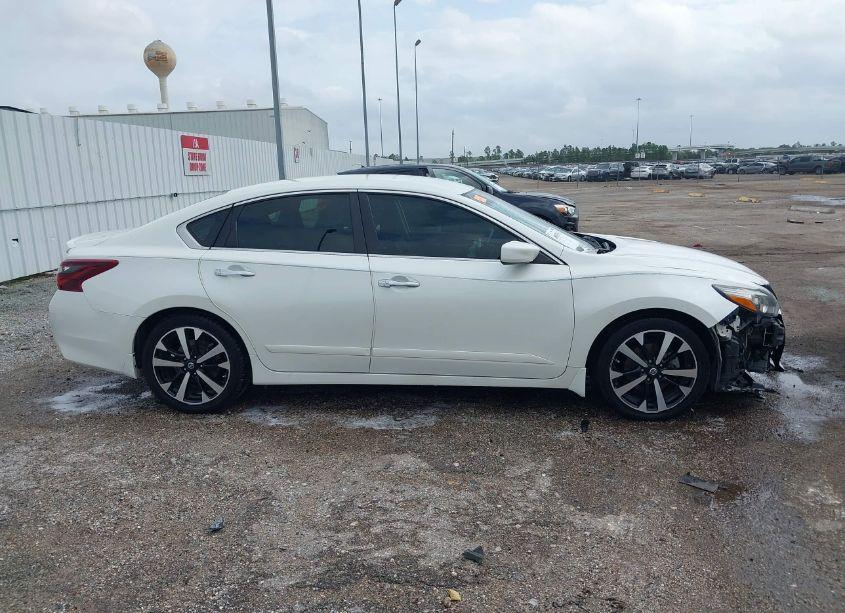 Photo 13 of 2018 Nissan Altima 2.5 SR (VIN 1N4AL3AP1JC279733)