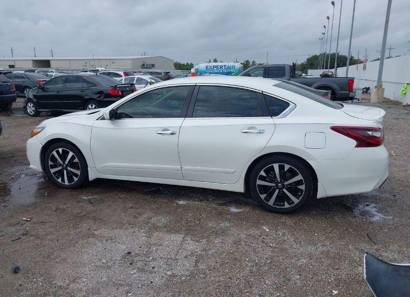 Photo 14 of 2018 Nissan Altima 2.5 SR (VIN 1N4AL3AP1JC279733)