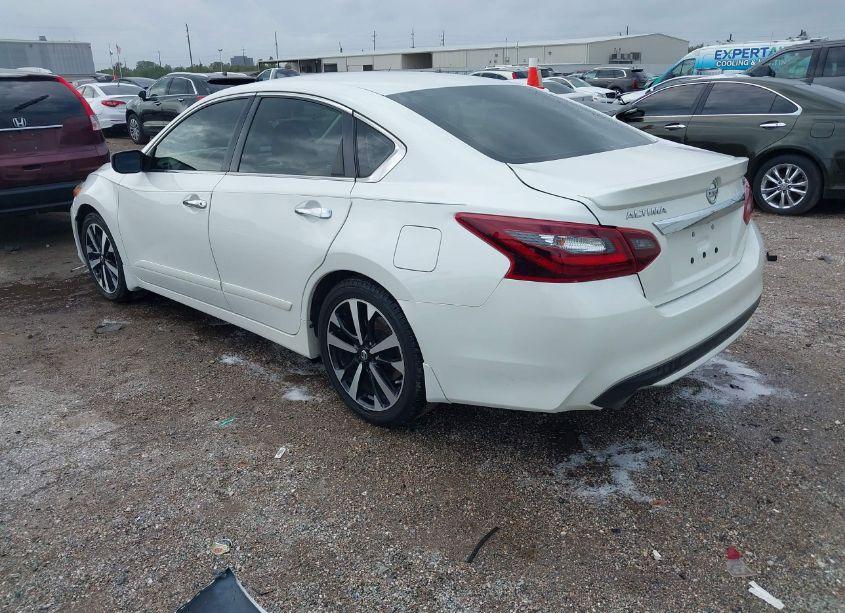 Photo 3 of 2018 Nissan Altima 2.5 SR (VIN 1N4AL3AP1JC279733)