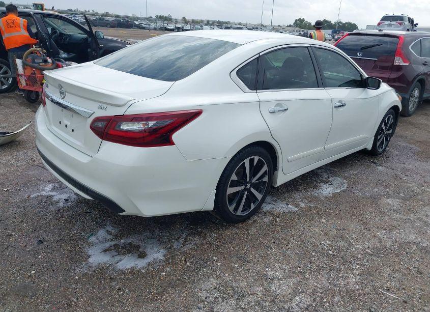 Photo 4 of 2018 Nissan Altima 2.5 SR (VIN 1N4AL3AP1JC279733)