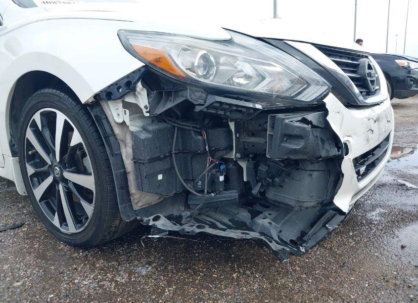 Photo 6 of 2018 Nissan Altima 2.5 SR (VIN 1N4AL3AP1JC279733)