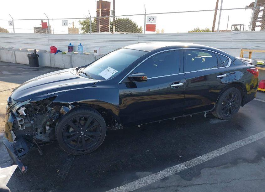 Photo 2 of 2018 Nissan Altima 2.5 SR (VIN 1N4AL3AP1JC280493)