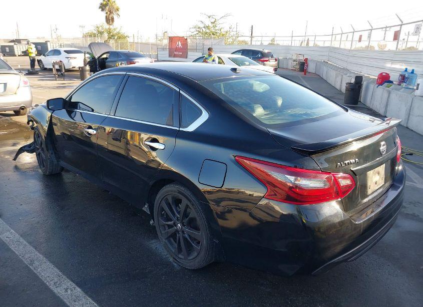 Photo 3 of 2018 Nissan Altima 2.5 SR (VIN 1N4AL3AP1JC280493)