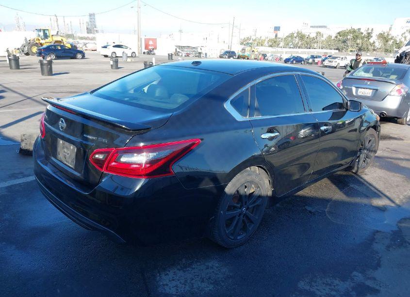 Photo 4 of 2018 Nissan Altima 2.5 SR (VIN 1N4AL3AP1JC280493)