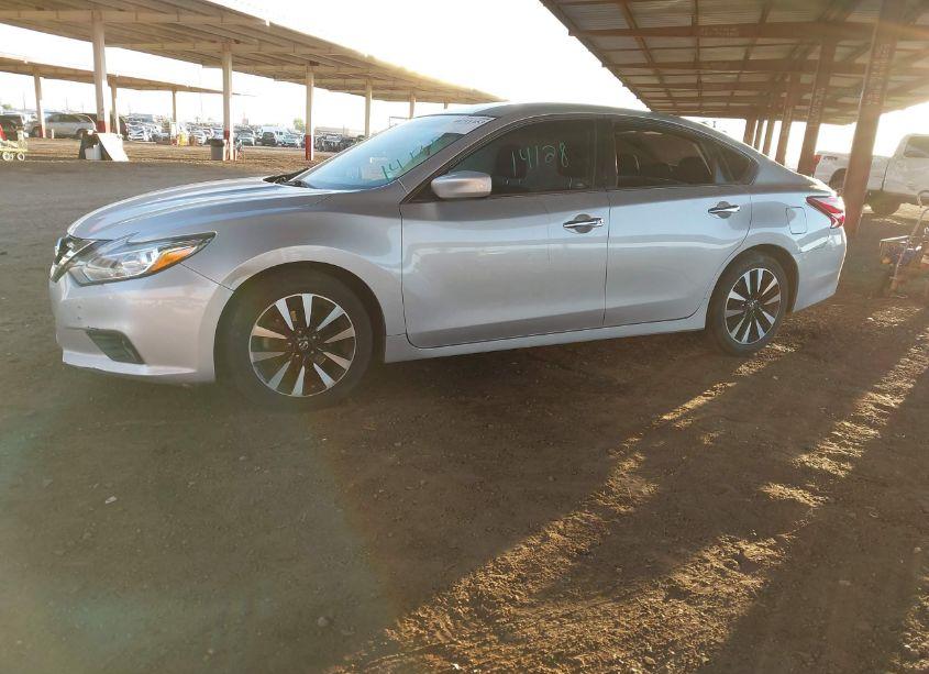 Photo 2 of 2018 Nissan Altima 2.5 SV (VIN 1N4AL3AP1JC282471)