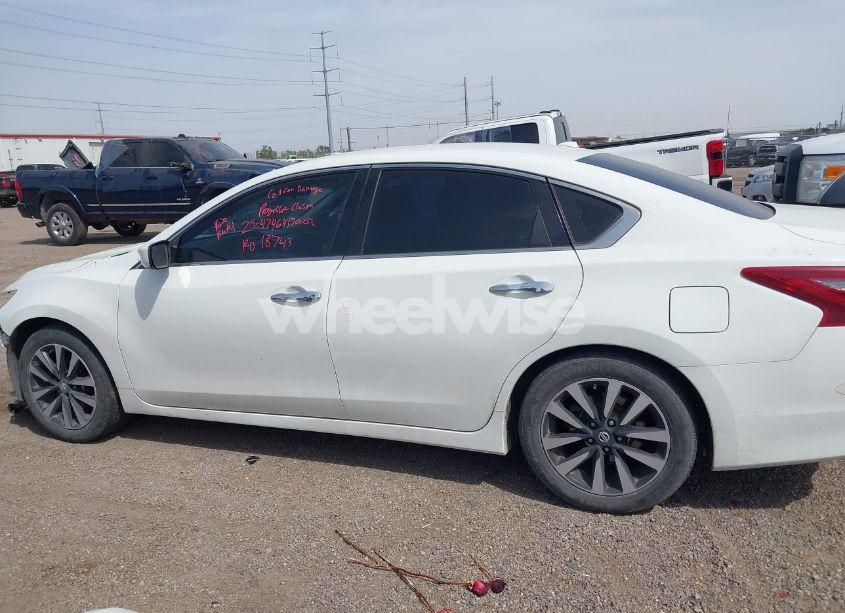 Photo 15 of 2018 Nissan Altima 2.5 SV (VIN 1N4AL3AP1JC283393)