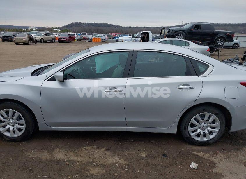 Photo 14 of 2018 Nissan Altima 2.5 S (VIN 1N4AL3AP1JC294667)