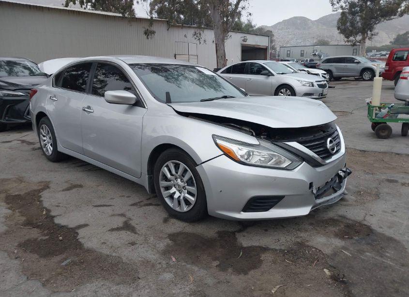 2018 Nissan Altima 2.5 S (VIN 1N4AL3AP1JC476742) main photo