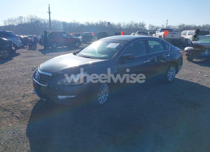 Photo 2 of 2013 Nissan Altima 2.5 S (VIN 1N4AL3AP2DC201918)