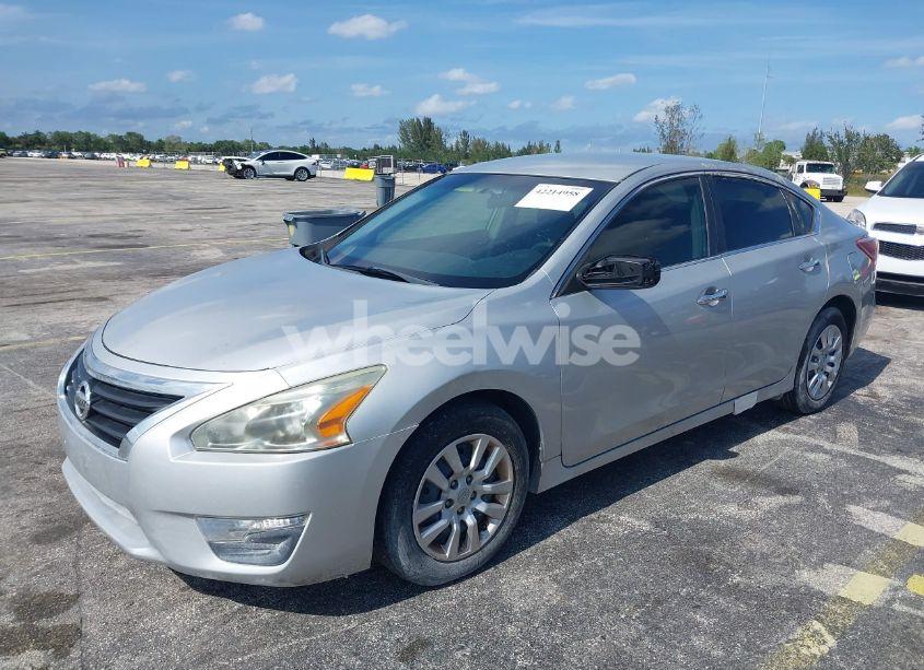 Photo 2 of 2013 Nissan Altima 2.5 S (VIN 1N4AL3AP2DN414999)
