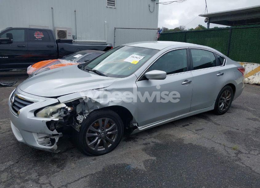 Photo 2 of 2013 Nissan Altima 2.5 S (VIN 1N4AL3AP2DN533006)