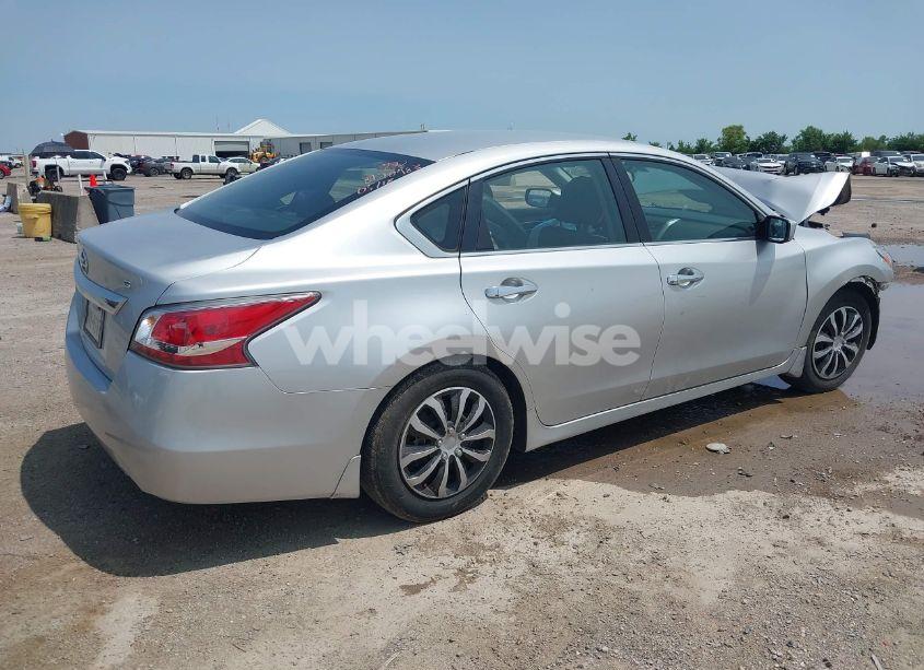 Photo 4 of 2015 Nissan Altima 2.5 S (VIN 1N4AL3AP2FC117570)