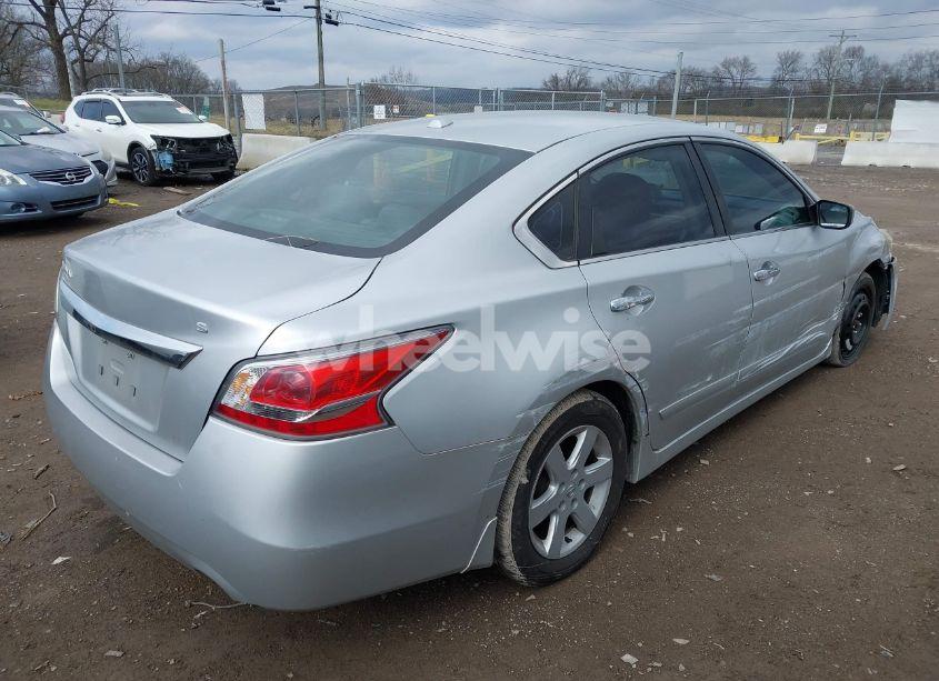 Photo 4 of 2015 Nissan Altima 2.5 S (VIN 1N4AL3AP2FC129394)