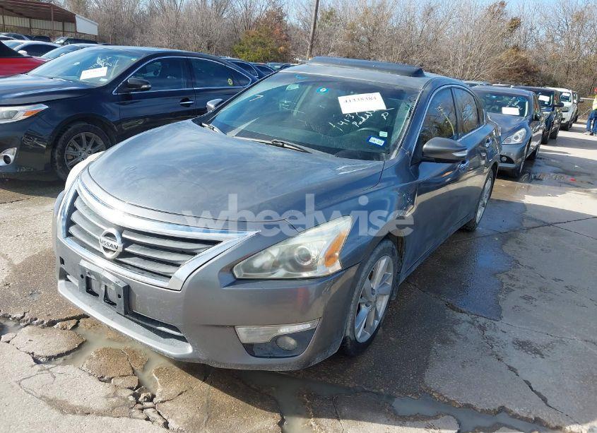 Photo 2 of 2015 Nissan Altima 2.5 SV (VIN 1N4AL3AP2FC129525)