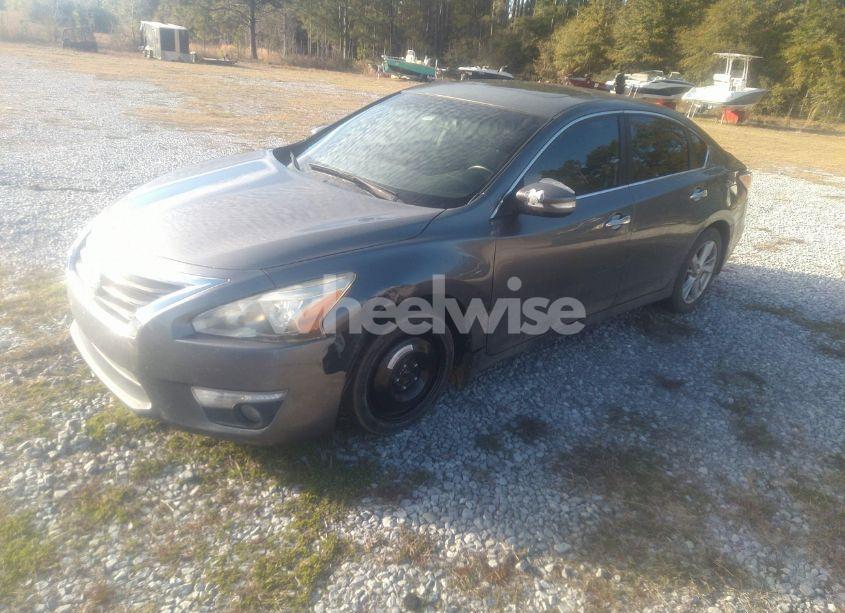 Photo 2 of 2015 Nissan Altima 2.5 SV (VIN 1N4AL3AP2FC187618)