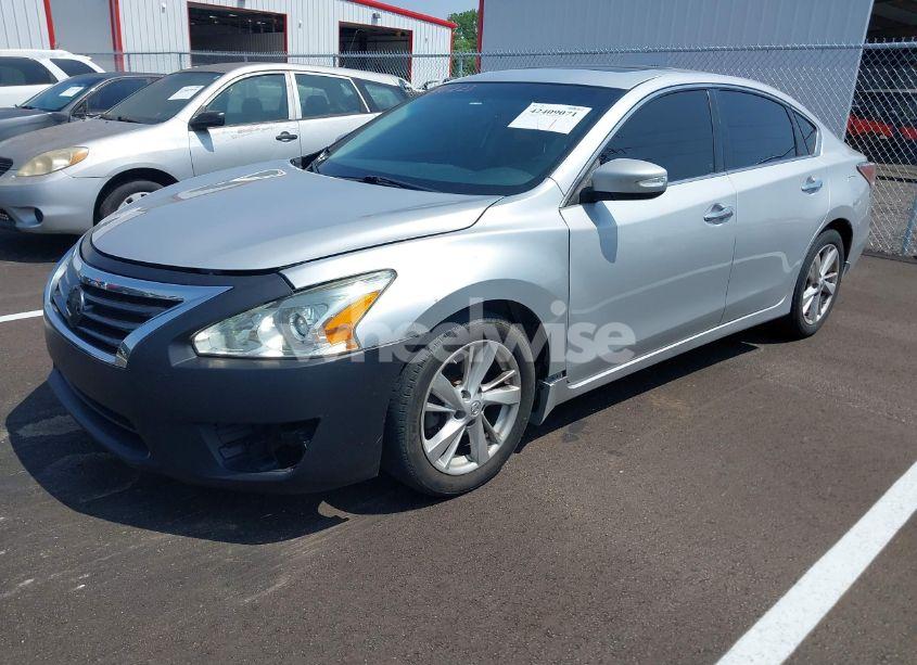 Photo 2 of 2015 Nissan Altima 2.5 SV (VIN 1N4AL3AP2FC207687)