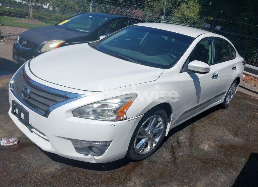 Photo 2 of 2015 Nissan Altima 2.5 SL (VIN 1N4AL3AP2FN306305)