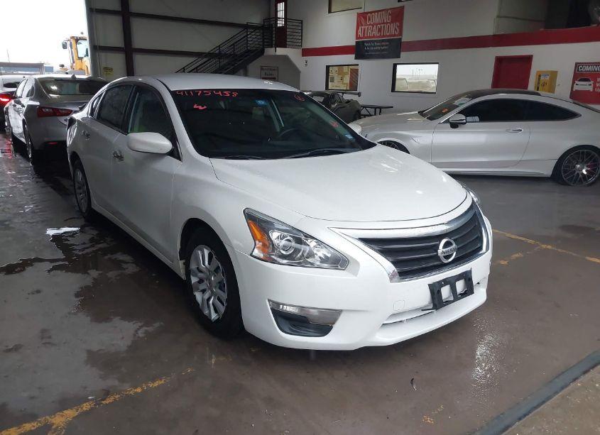 2015 Nissan Altima 2.5/2.5 S/2.5 SL/2.5 SV (VIN 1N4AL3AP2FN335268) main photo