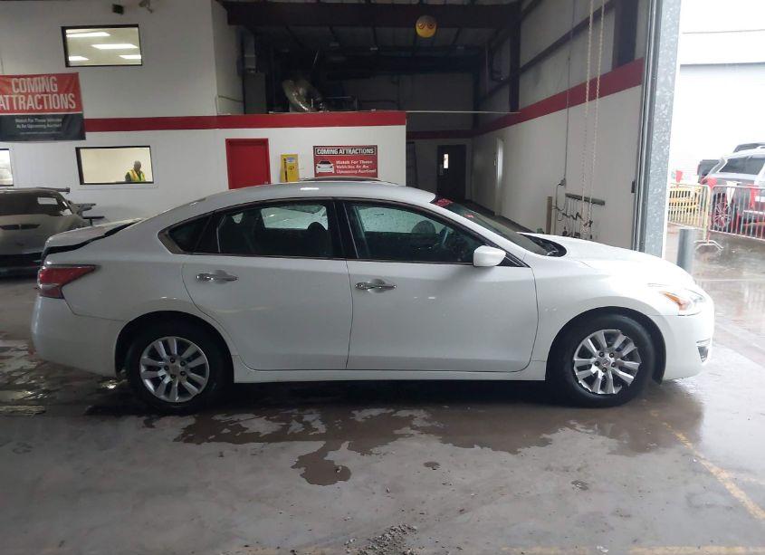 Photo 13 of 2015 Nissan Altima 2.5/2.5 S/2.5 SL/2.5 SV (VIN 1N4AL3AP2FN335268)