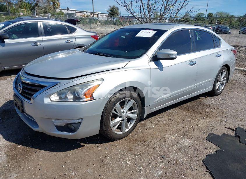 Photo 2 of 2015 Nissan Altima 2.5 SL (VIN 1N4AL3AP2FN376810)