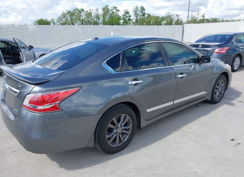 Photo 4 of 2015 Nissan Altima 2.5 S (VIN 1N4AL3AP2FN919721)