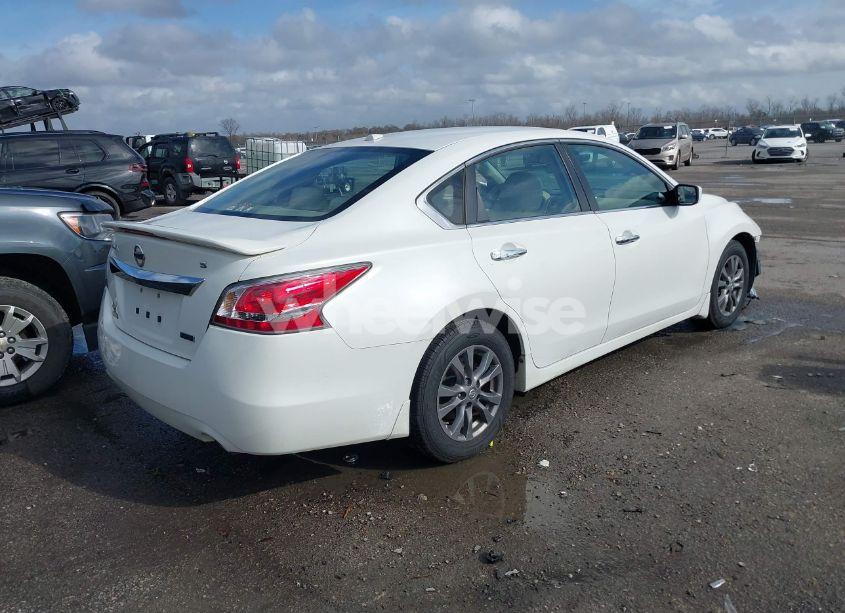 Photo 4 of 2015 Nissan Altima 2.5 S (VIN 1N4AL3AP2FN922053)