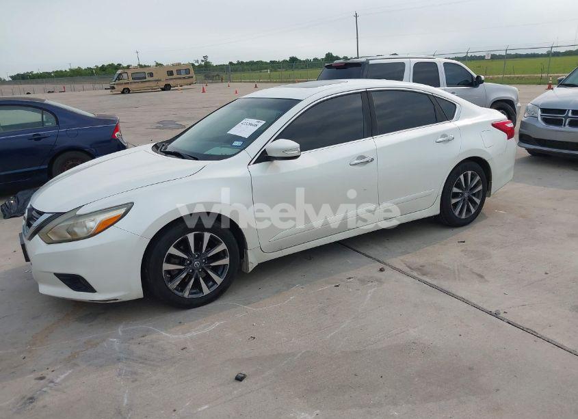 Photo 2 of 2016 Nissan Altima 2.5 SL (VIN 1N4AL3AP2GC122690)