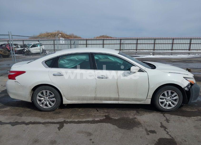 Photo 13 of 2016 Nissan Altima 2.5/2.5 S/2.5 SL/2.5 SR/2.5 SV (VIN 1N4AL3AP2GC170626)