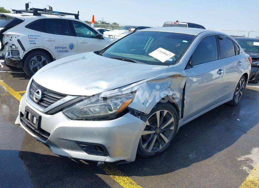 Photo 2 of 2016 Nissan Altima 2.5 SR (VIN 1N4AL3AP2GC171145)